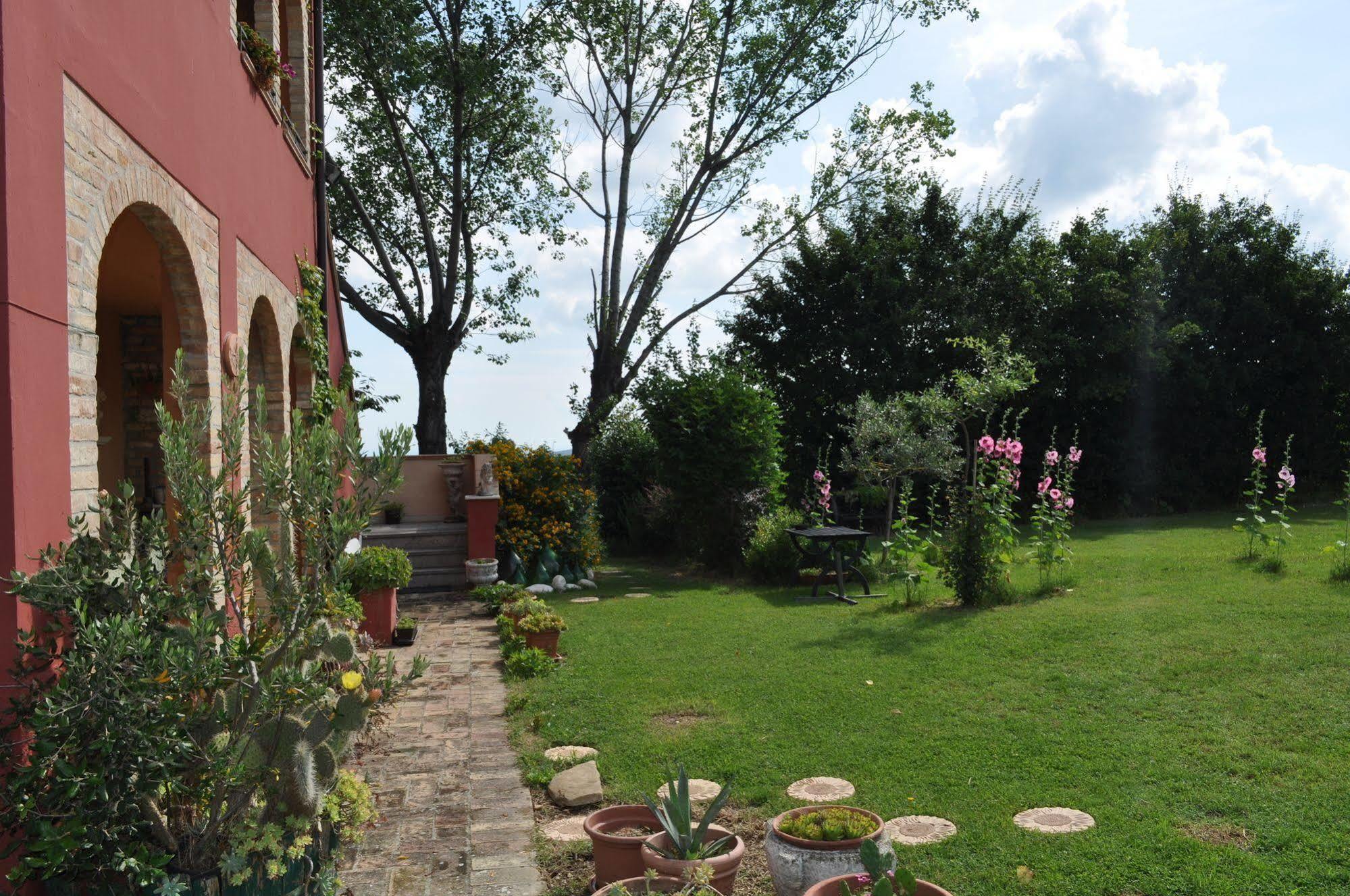 Hotel Isola Dei Calanchi Atri Esterno foto